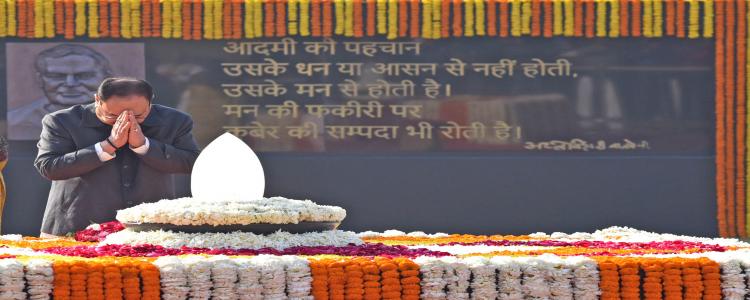 केंद्रीय मंत्री और राज्य मंत्री (MoS)  25 दिसंबर 2025 को श्री अटल बिहारी वाजपेयी की 101वीं जयंती पर उन्हें पुष्पांजलि अर्पित की।